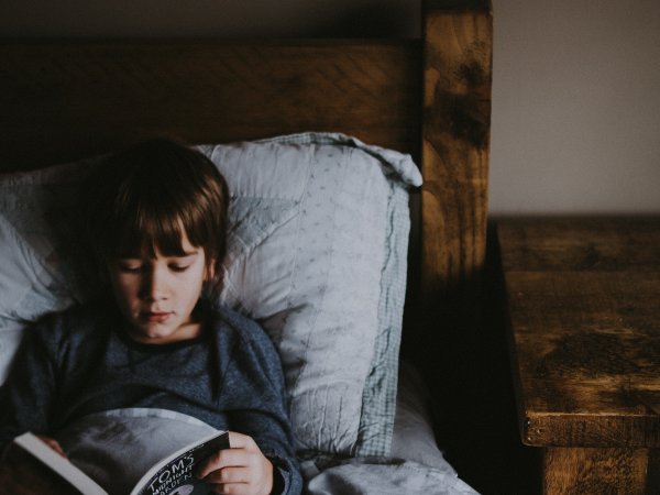 Montessori : aménager un coin lecture pour vos enfants